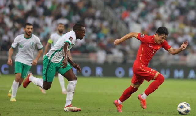 说国足先学比喻：丢里子又丢面子 李铁像应试考生