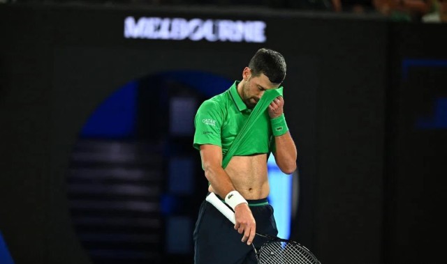 世界杯客户端下载安装说明-德约泄愤险些击中球童，主裁网开一面才避免被再次判负