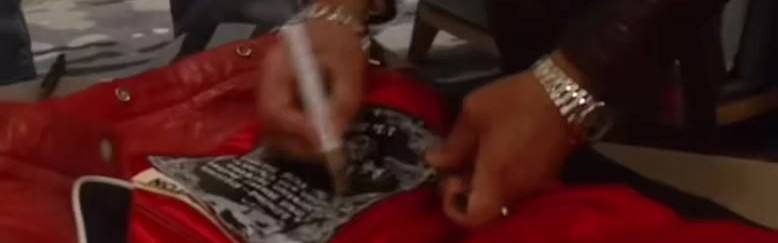 时装设计师Jeff Hamilton送杨瀚森专属夹克 库里和利拉德也收到过