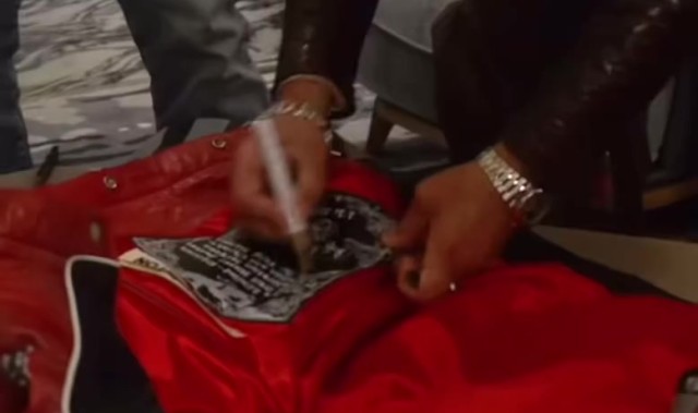 时装设计师Jeff Hamilton送杨瀚森专属夹克 库里和利拉德也收到过