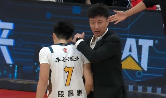 世界杯客户端下载安装说明-幸亏没去广东！19岁菜鸟打成四川小外援，场均得分高于徐杰胡明轩