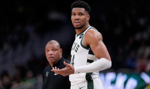 布克27+7字母哥22+6 太阳力克雄鹿三连胜